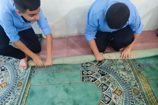 اولین نمازجماعت مدرسه امین بکایی ناحیه ۴شیراز 