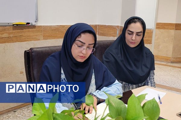 جلسه شورای معلمان دبیرستان نمونه دولتی ولایت