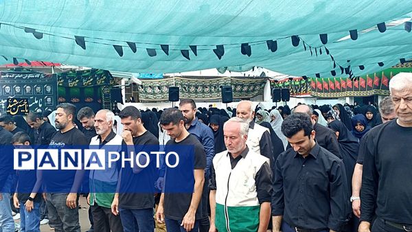اقامه نماز ظهر عاشورا در محمودآباد 
