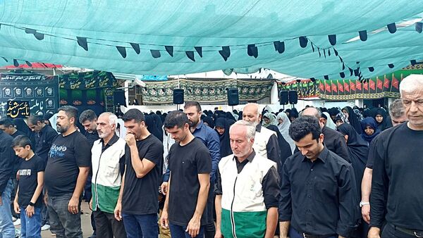 اقامه نماز ظهر عاشورا در محمودآباد 