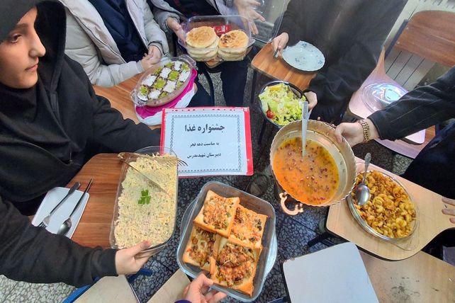 جشنواره غذا دهه فجر در مدرسه مدرس تبریز 