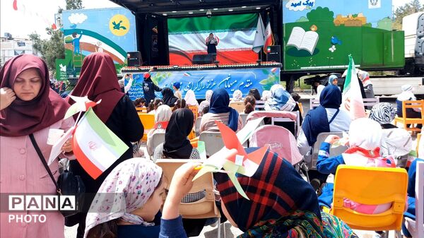 هم صدا با دختران شهید مینابی در روز دختر