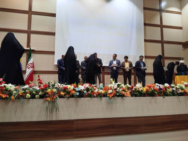 تجلیل از برترین‌های مسابقات قرآن و عترت در بروجرد