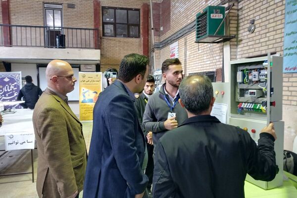 نمایشگاه دستاوردهای دانش‌آموزان هنرستان فنی حرفه‌ای‌ رباط‌کریم
