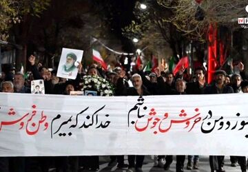 وداع مردم بروجن با پیکر مطهر شهید محسن کریمی
