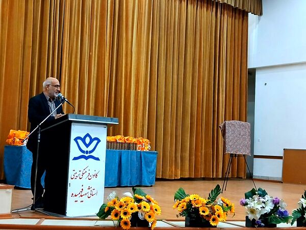 اختتامیه مسابقات «کتاب‌نوش» و «پرسش مهر» و رونمایی از دوره جدیدمسابقه پرسش مهر ریاست جمهوری در کانون شهید فهمیده کرج 