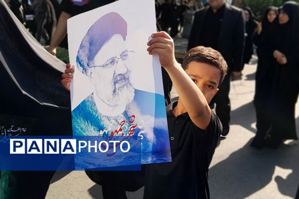 حضور میلیونی مردم تهران برای بدرقه شهید جمهور و یاران