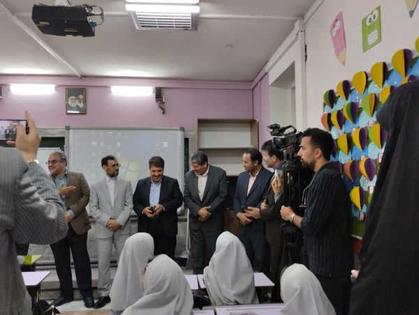 به صدا درآوردن زنگ سپاس‌ معلم در مدرسه شاهد شهید ناصری