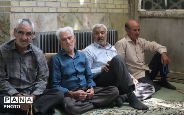 برپایی میز خدمت اداره تعاون، کار و رفاه اجتماعی در نماز جمعه شهرستان خاتم