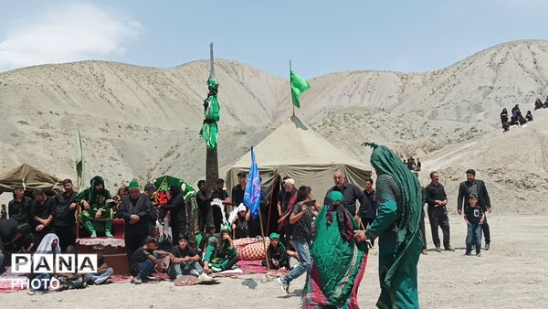 مراسم نمادین تعزیه خوانی در روز عاشورای حسینی در شهر بار نیشابور