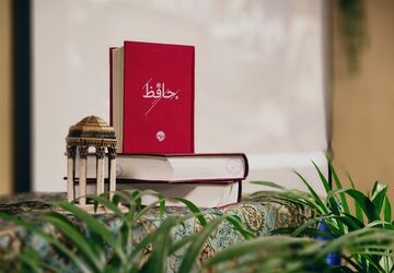 حافظ‌خوانی دانش‌آموزان زهکی در روز بزرگداشت لسان‌الغیب