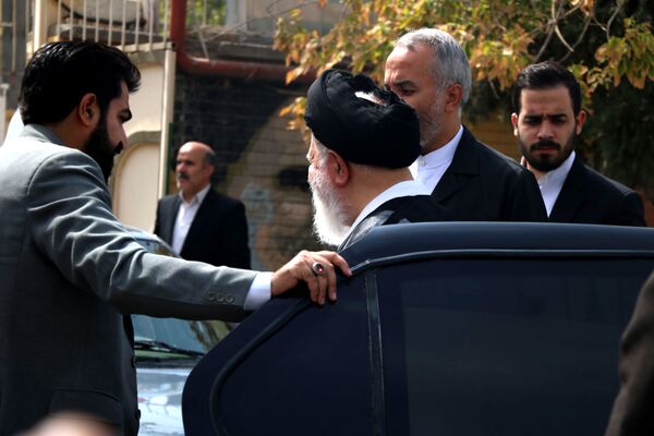 زنگ نماز در دبیرستان برزگر با حضور آیت الله علم الهدی 