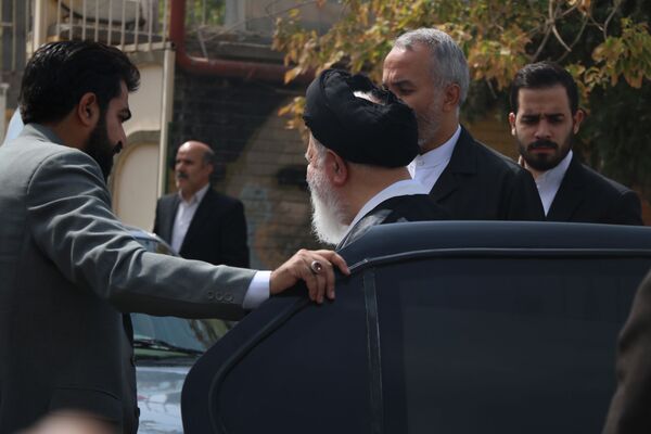 زنگ نماز در دبیرستان برزگر با حضور آیت الله علم الهدی 