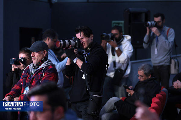 نشست نقد و بررسی فیلم «رقص باد» در چهل و چهارمین جشنواره ملی فیلم فجر