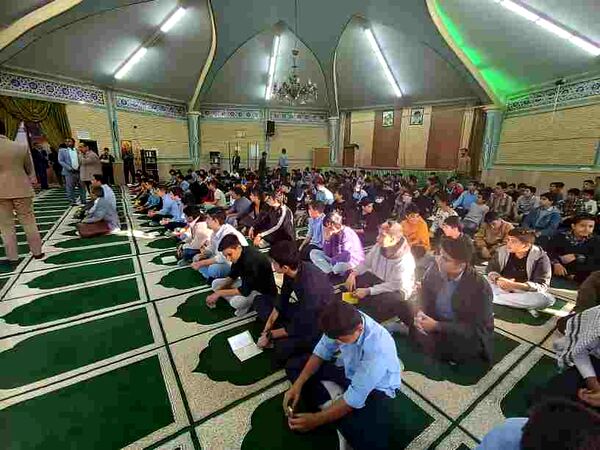  یادواره شهید و تقدیر از معلمان و دانش‌آموزان فعال در دبیرستان سما کاشمر