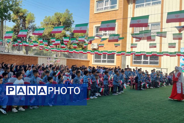 جشن شکوفه‌ها در دبستان آذر صابر ناحیه ۴ شیراز 