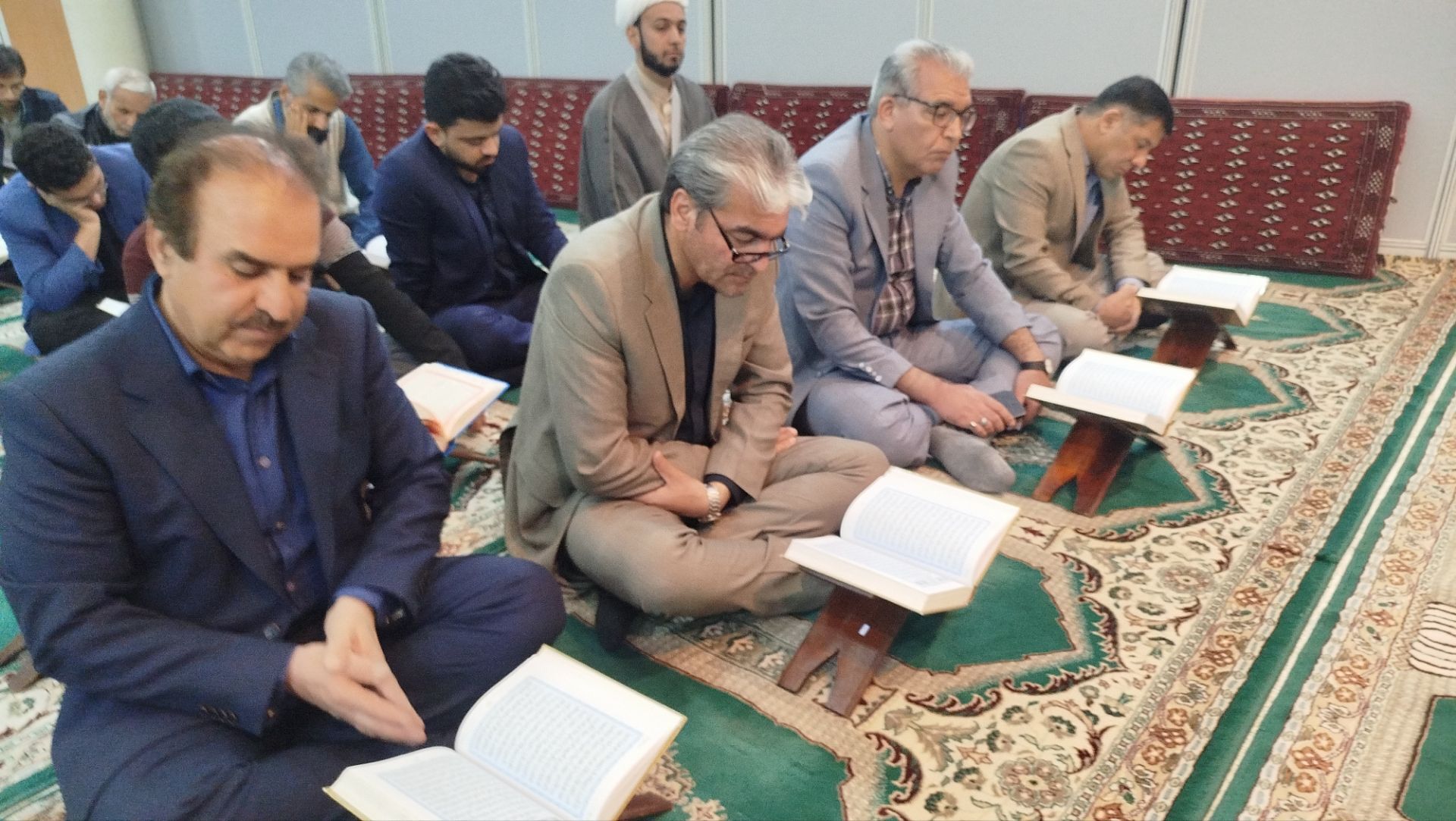  محفل انس با قرآن کریم در اداره آموزش و پرورش نیشابور 