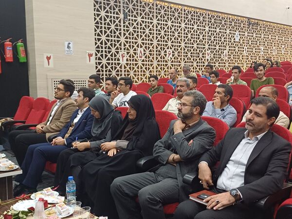 جشن ستارگان دانش‌آموزی در تالار شهرداری دولت‌آباد شهرستان برخوار 