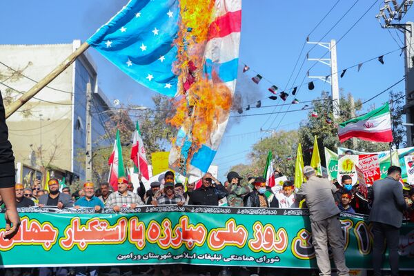 فریاد استکبار ستیزی از ورامین طنین انداز شد
