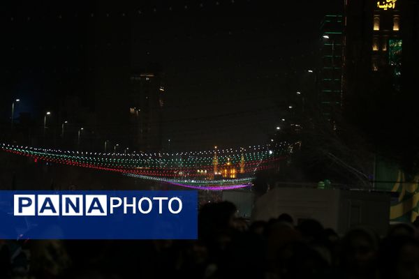 خیابان امام رضا(ع)  مشهد مملو از جمعیت در جشن باشکوه شب نیمه شعبان