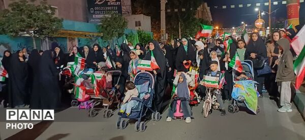 رژه سربازان کوچک امام زمان (عجل) شهر هشتگرد در شب‌های اقتدار