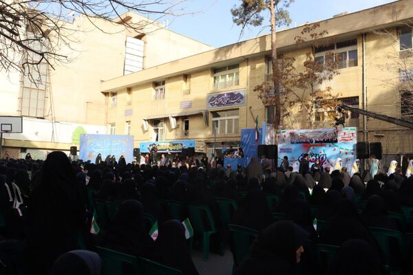 در دل این زمستان سخت و از پس سال‌ها، همچنان عطر آزادی به مشام می‌رسد