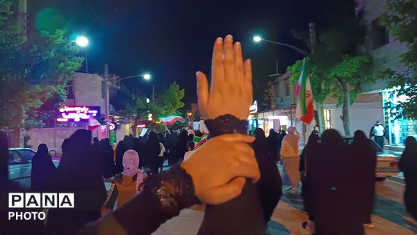 مردم فارسان با دست‌های وحدت، حامی مقاومت شدند