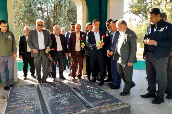  خدمت‌رسانی دولت به مردم زرقان در دهه فجر 