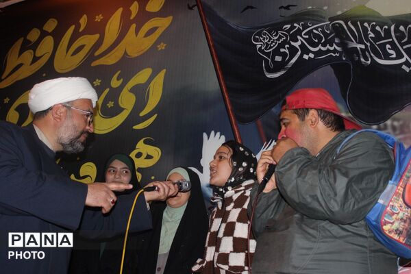 «پاتوق نوجوان مبارز»؛ شور نوجوانی و حال‌وهوای انقلابی در میدان امام خمینی(ره) مرند