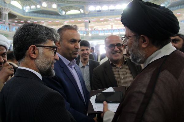 نماز جمعه شهرکرد با عطر حضور معلمان