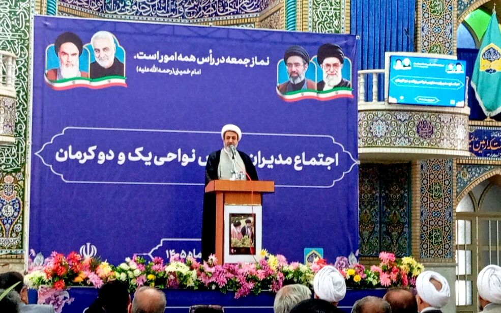 اجتماع مدیران مدارس نواحی یک و دو آموزش و پرورش در مصلی امام علی  کرمان