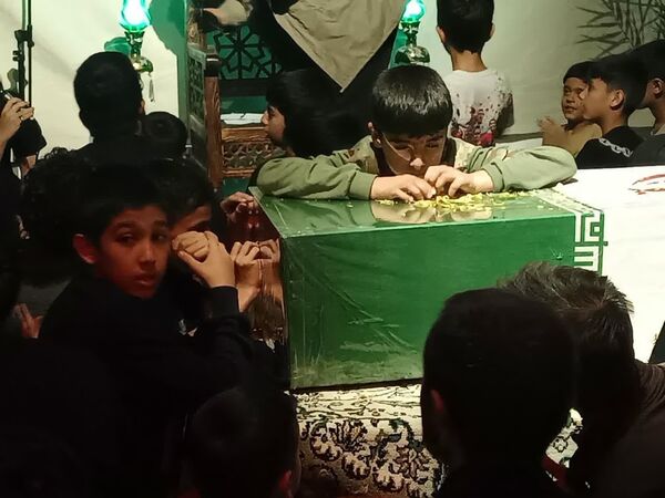 مراسم عزاداری دهه فاطمیه در مسجد مهرولایت با میهمانی شهید گمنام