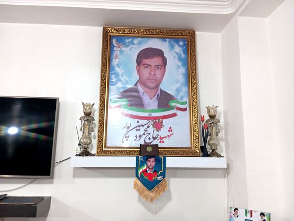 تجلیل دانش‌آموزان بندرعباسی از خانواده شهید در آستانه میلاد حضرت زهرا(س)