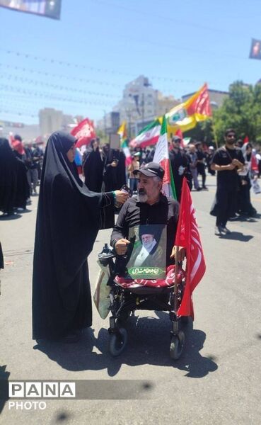 تشییع پیکر رهبر شهید انقلاب در مشهد مقدس با حضور پرشور مردم 