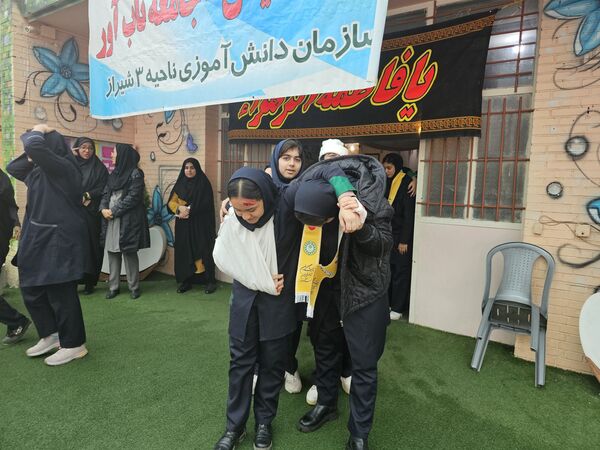 اجرای مانور زلزله در دبیرستان حاج علی اکبر گراشی ناحیه 3 شیراز
