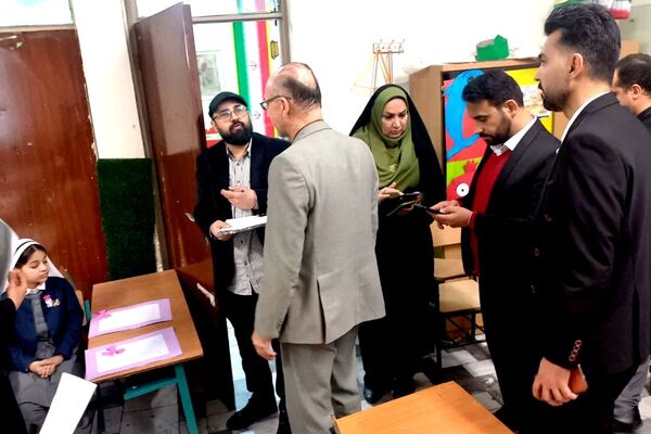 مسابقات هنر و خلاقیت دانش‌آموزان در مدرسه ۱۰ دی