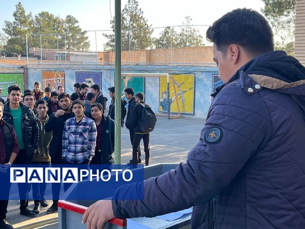  بیست و هفتمین دوره انتخابات شورای دانش‌آموزی در دبیرستان نمونه آیت‌الله خامنه‌ای کاشمر