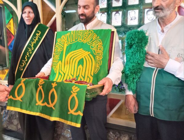 حضور خادمین حرم مطهر امام رضا (ع) به‌مناسبت دهه کرامت و هفته معلم در اداره آموزش و پرورش منطقه ۱۹