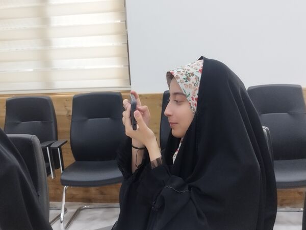 نشست مدیرکل اداره نوسازی مدارس استان اصفهان با دانش‌آموز خبرنگاران پانا 