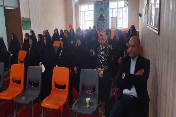 اولین جلسه ارتباط بین خانه و مدرسه در دبیرستان شاهد تکتم 