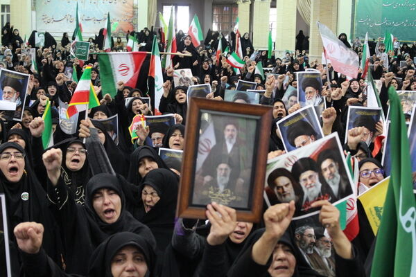 بیعت بانوان مؤمن همدانی با رهبر معظم انقلاب اسلامی 