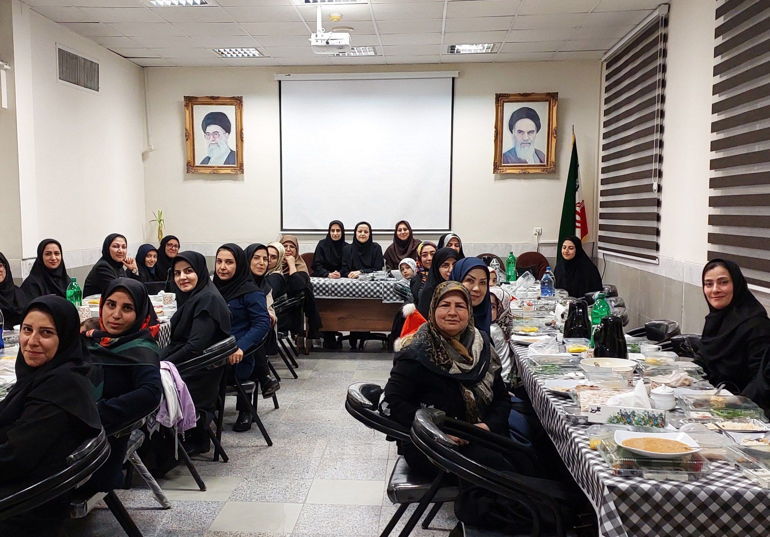 ضیافت افطار ماه رمضان در دبیرستان هوشیار مشهد 