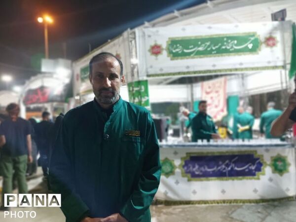 خدمت به زائران اربعین کوچک و بزرگ نمی شناسد