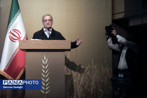 آیین تجلیل از فعالان طرح جهش تولید در دیم‌زارها