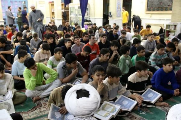 استقبال پرشور دانش‌آموزان شهریاری از آیین معنوی اعتکاف