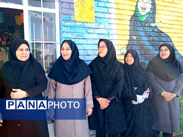 آیین نواخته زنگ آغاز سال تحصیلی در دبستان دخترانه سمیه