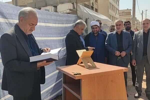 آیین کلنگ زنی مدرسه دوازده کلاسه در شهرک سبحان