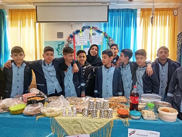 استقبال دانش‌آموزان مدارس شهرستان پردیس از دهه فجر انقلاب اسلامی ایران 