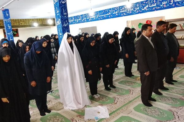 اجرای سومین نشست قرآنی در مدارس با حضور امام جمعه قرچک در دبیرستان شهدای محراب