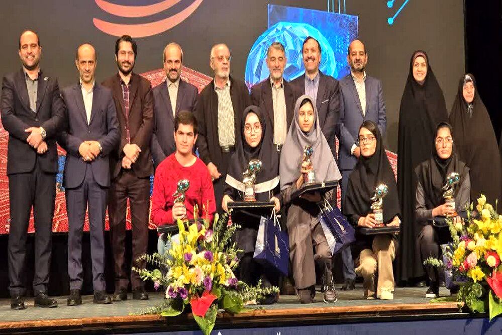 درخشش دانش‌‌آموز اهوازی در جشنواره کشوری هوش مصنوعی
